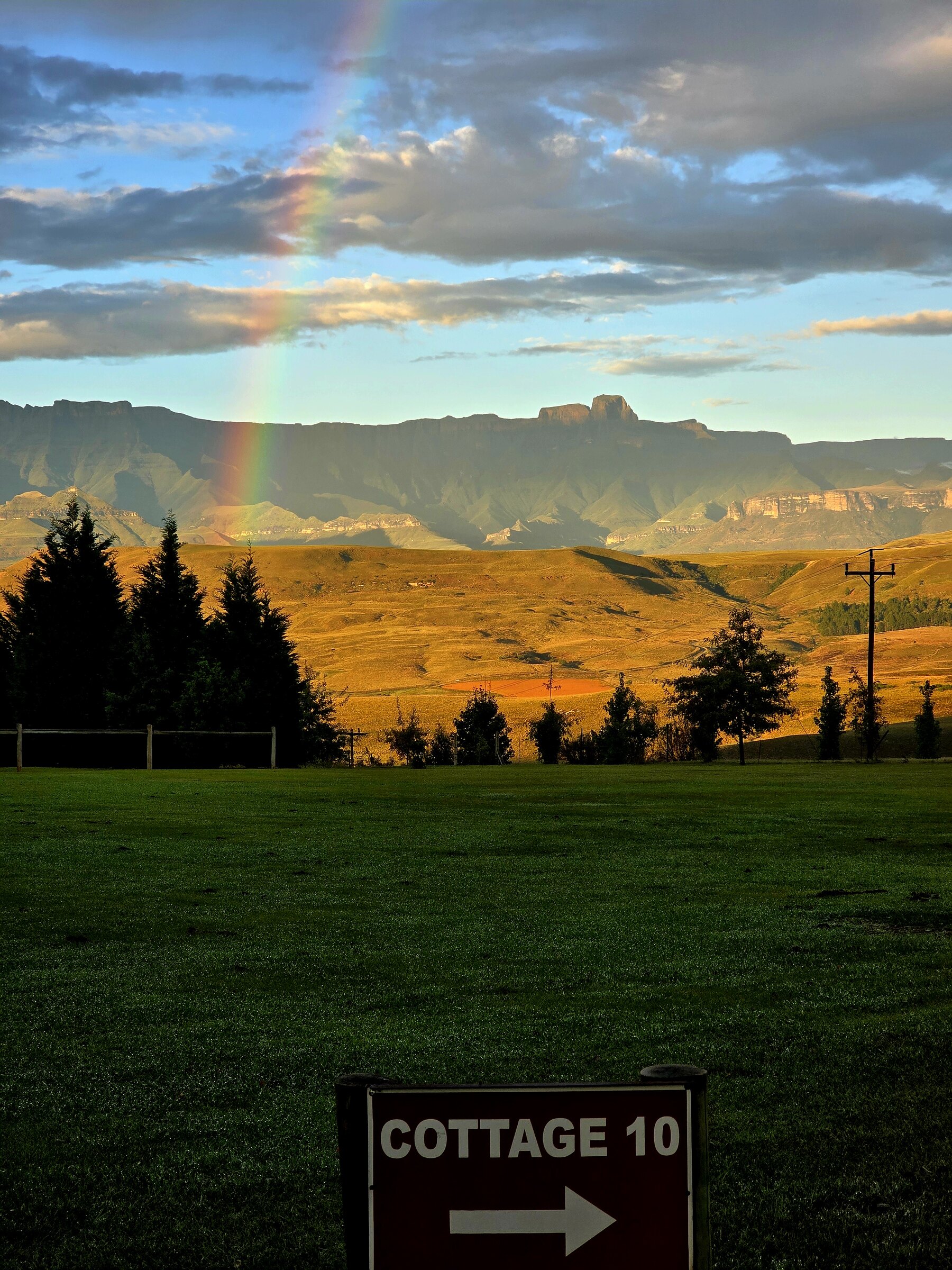 Northern Drakensberg mountain scenery near Berghouse & Cottages